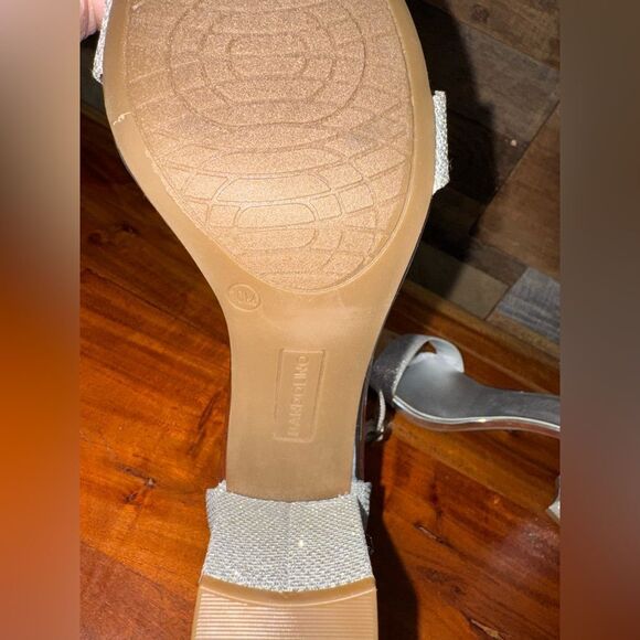 BANDOLINO Womens Silver Ankle Strap Comfort Glitter Padded Armory Round Toe sz10 - Picture 8 of 10